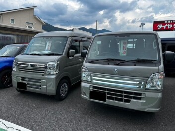 モスグレーが人気です♪